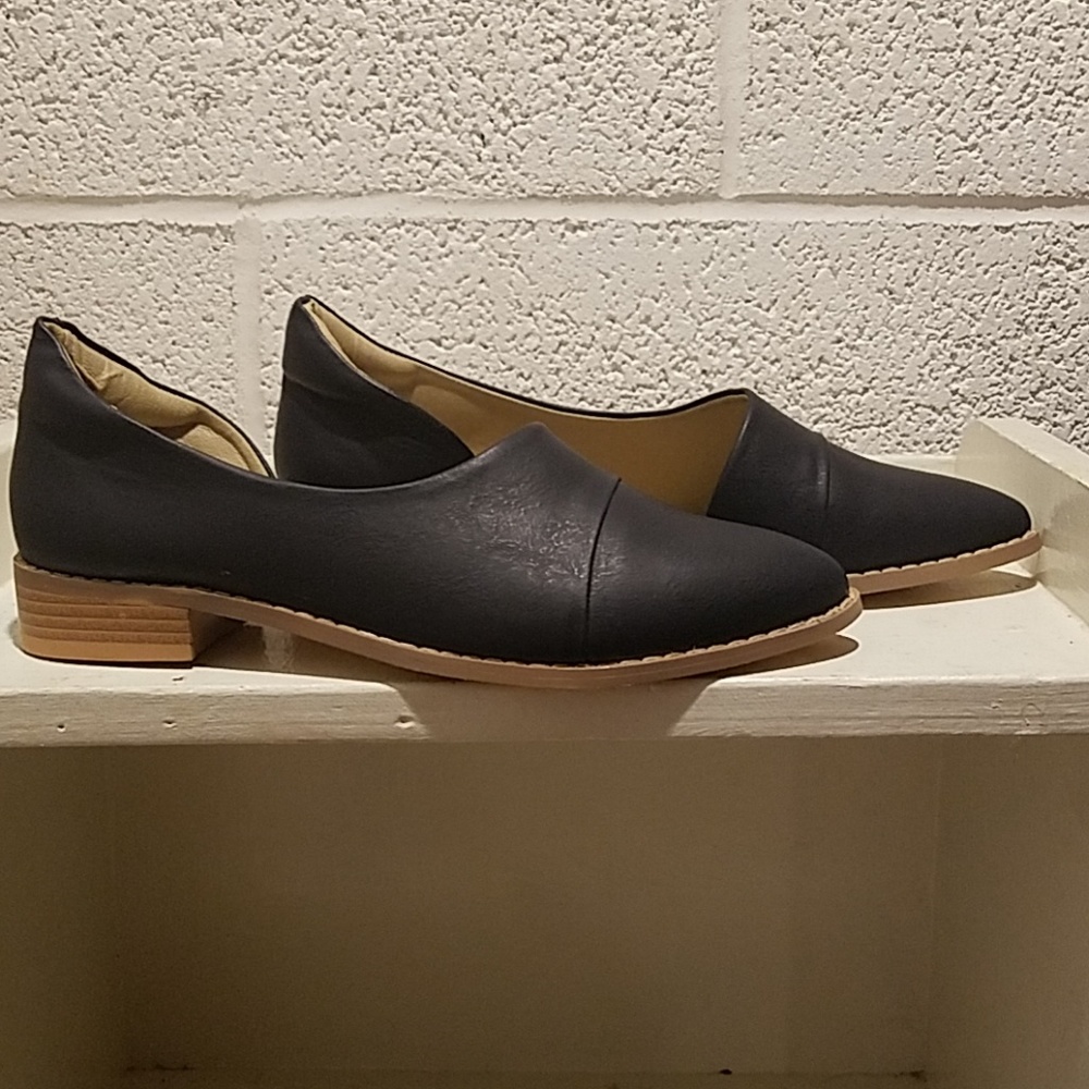 Brand New Journee Colection Laken Shoe - Size 7